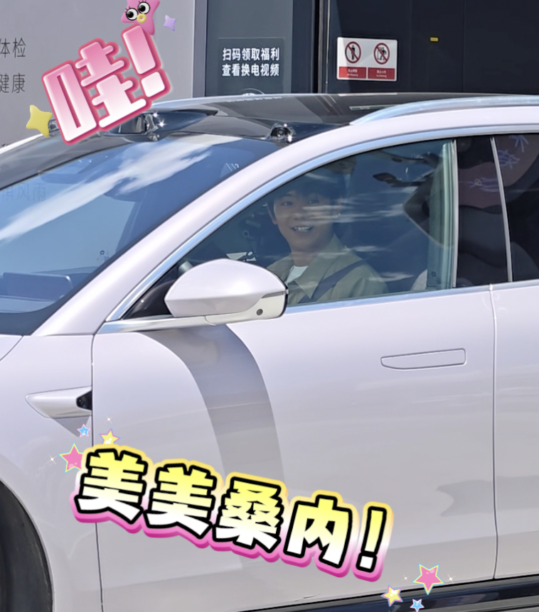 起猛了在318看见丁真开车车窗摇下瞬间懵了！真是丁真在自驾318！这‘此生必驾’
