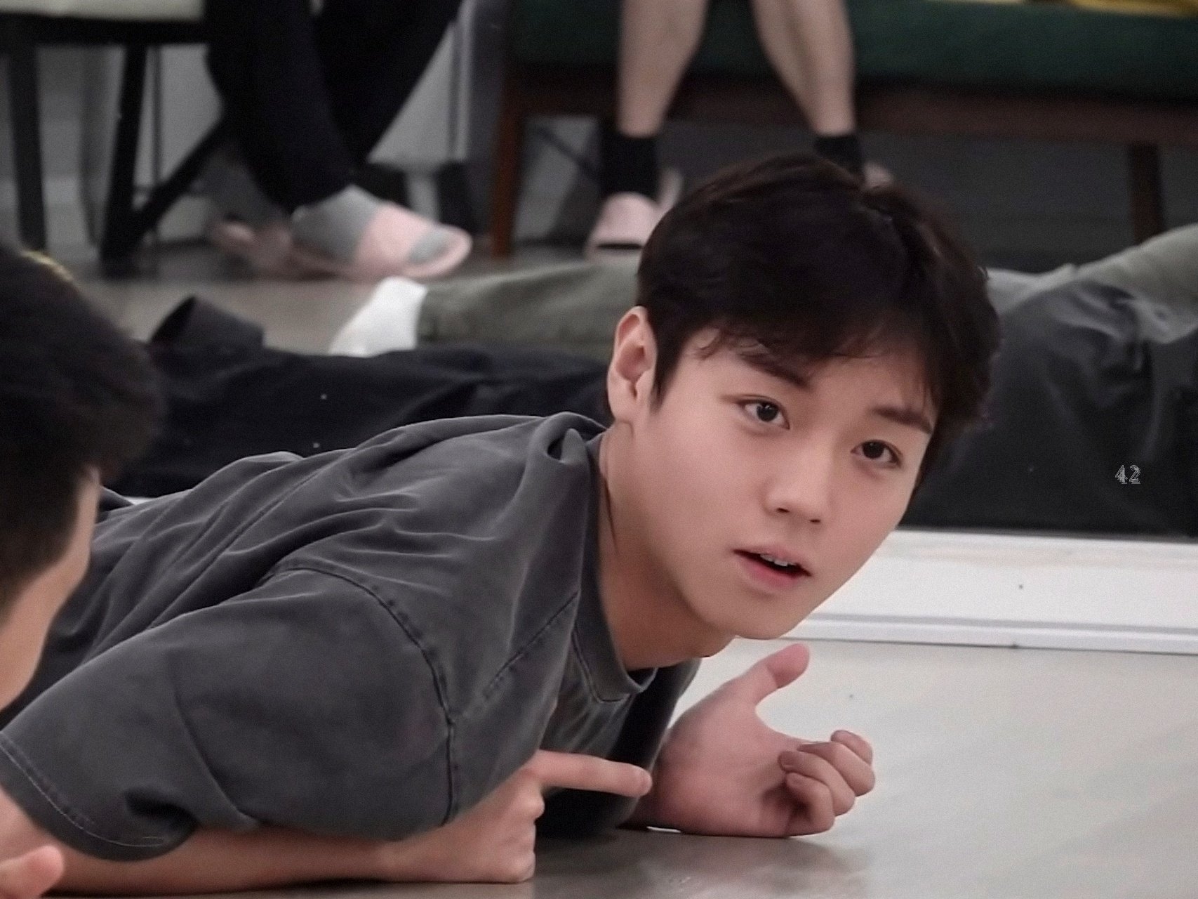 朴志训 ✨ 陪朴志训走演员路 260610 “菜鸟伙房兵”准备过程幕后花絮【截图