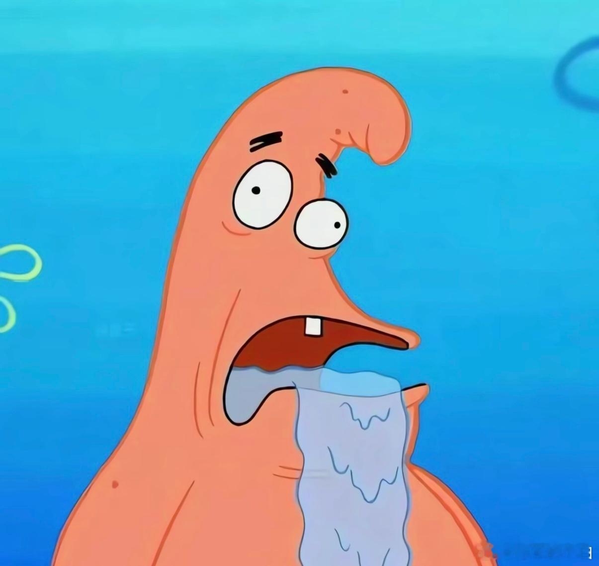 刚才看了某个平台的独播节目看到主持人在测试A车型三排空间时把后备箱放了行李箱测试