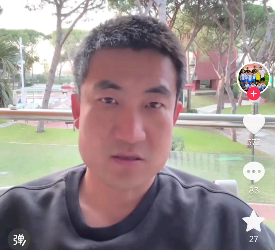 前国脚王晓龙痛批了董路解说比赛越来越敷衍。
王晓龙在社媒表示，董路现在直播比赛解