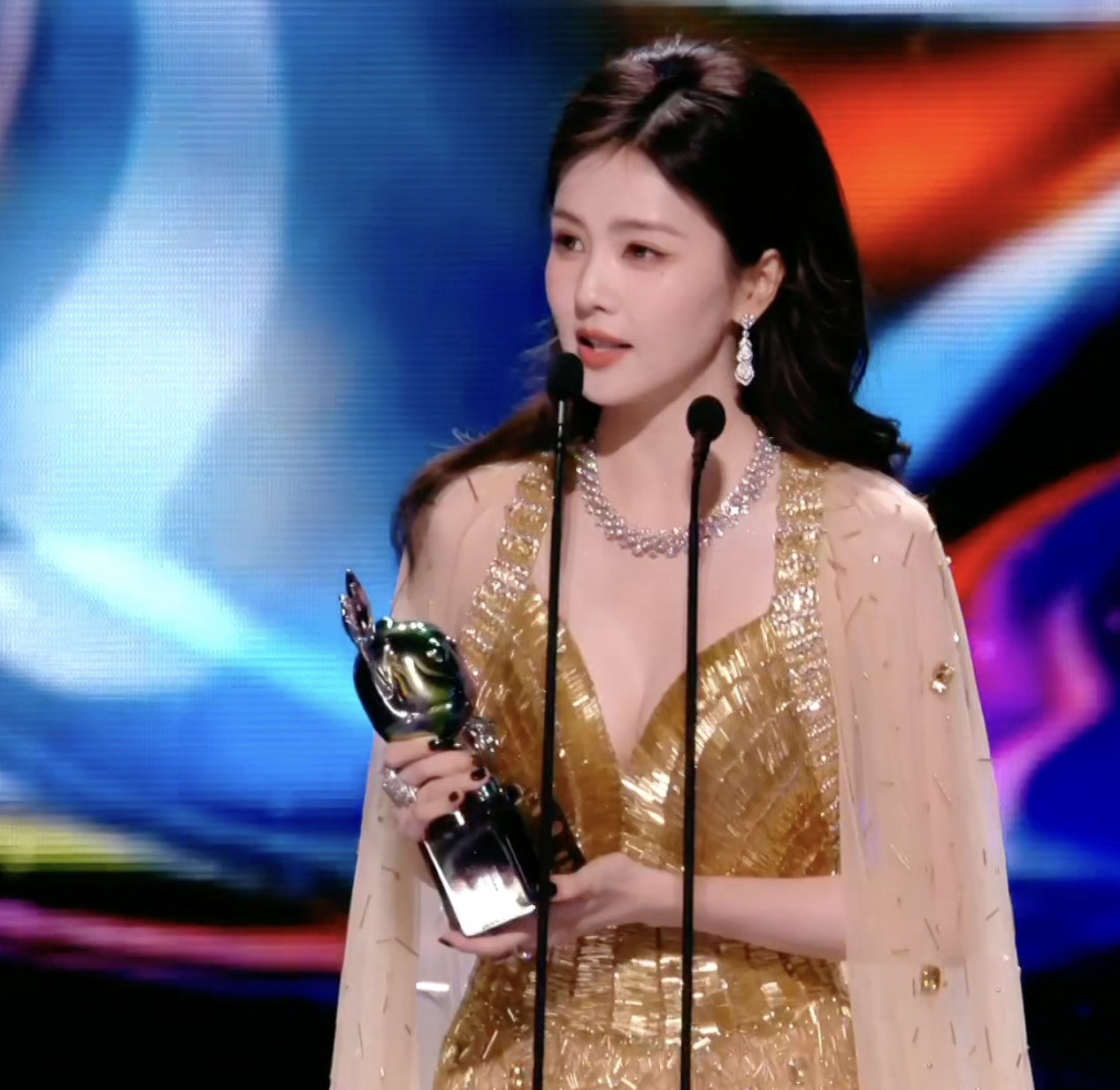 爱奇艺尖叫之夜尖叫之夜内场 2025爱奇艺尖叫之夜荣誉发布 恭喜白鹿，年度尖叫女