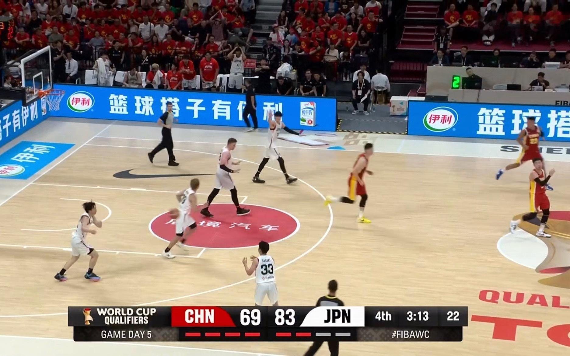 太过分了……篮下这搞不进阿。 中国男篮vs日本男篮