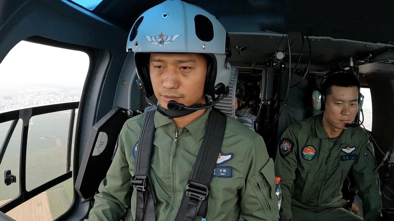 张琪琪，飞行员，个人荣立三等功3次，三级表彰1次，被集团军表彰为“训练尖子”。入