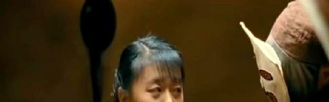 她用5秒麻将牌，给中国电影审查上了最硬的一课。
首周票房破千万的《扫黑·拨云见日