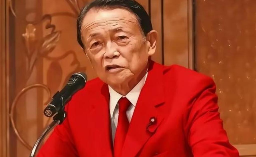 日本前首相麻生太郎嫌中日关系还不够乱，还继续在火上浇油，21号这天他放下了狠话，