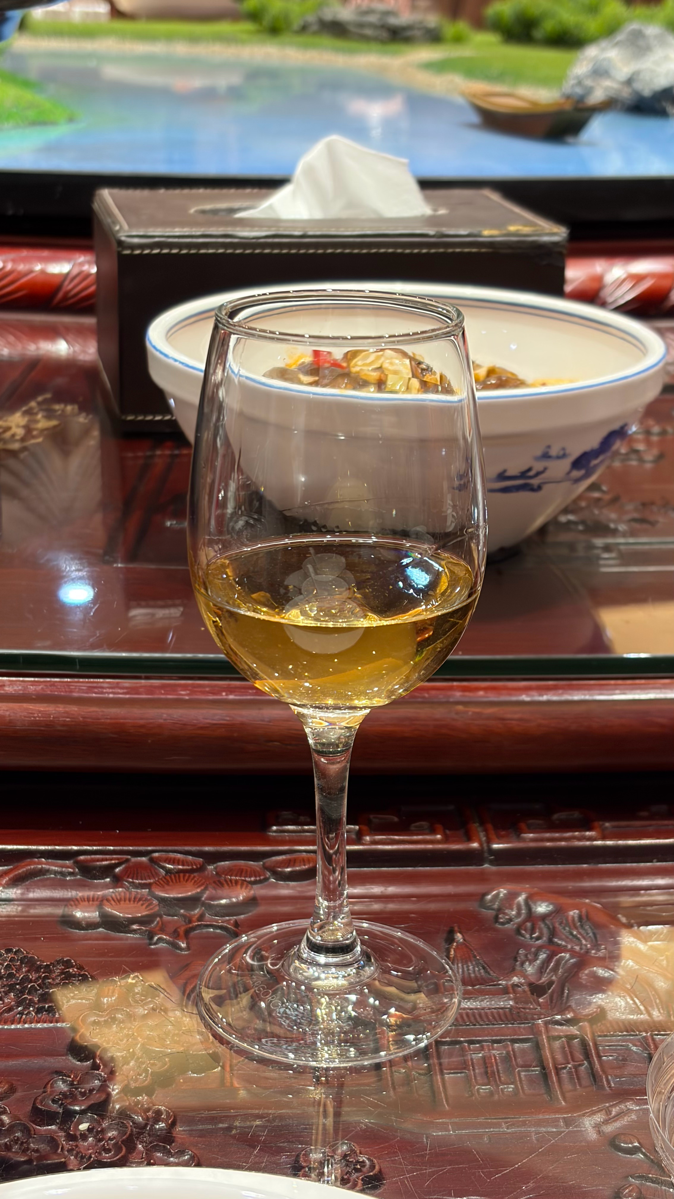 侄子侄女人手一个娃，大的已经上学了，小的还在肚子里，就我这当叔叔的孤家寡人勇闯饭