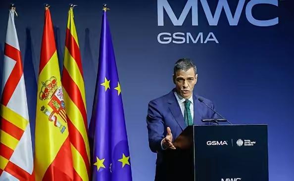 西班牙首相桑切斯刚结束访华，在飞回马德里的专机上，就干了一件震惊整个西方的事！专