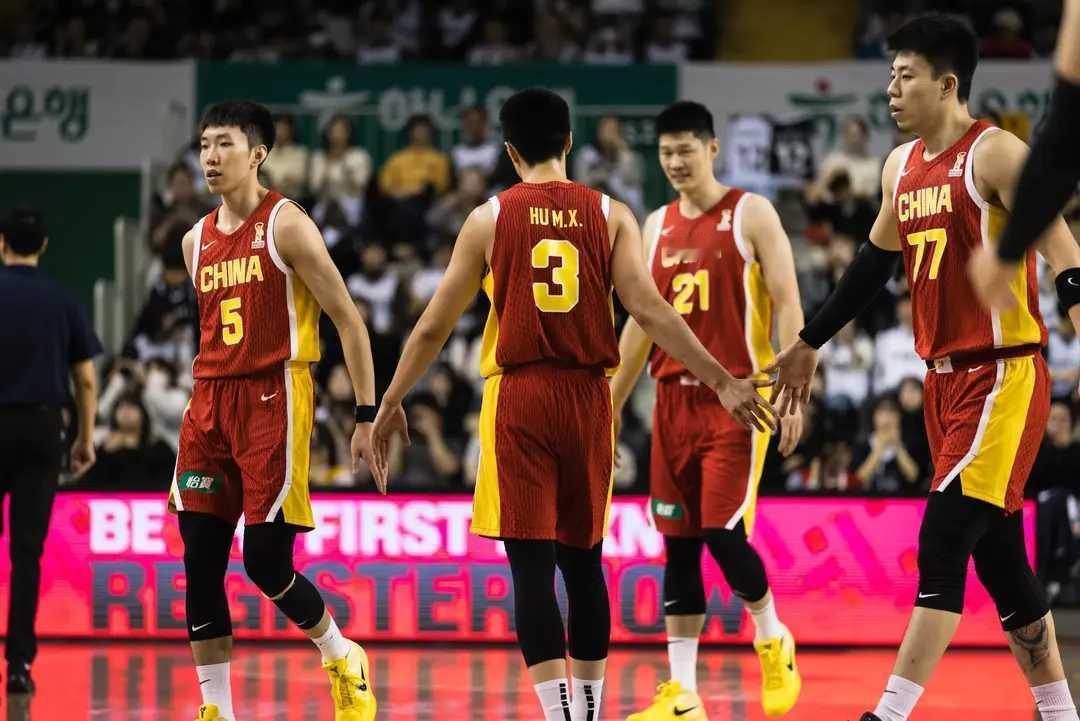 世预赛耻辱一败！中国男篮76-90遭韩国双杀 程帅澎19分伤退雪上加霜中国男篮 