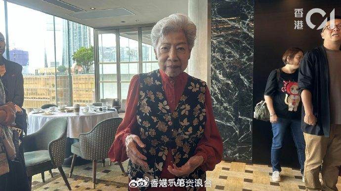 罗兰辟谣与胡枫黄昏恋罗兰否认与胡枫黄昏恋 91岁罗兰现身记者会辟谣与胡枫黄昏恋，