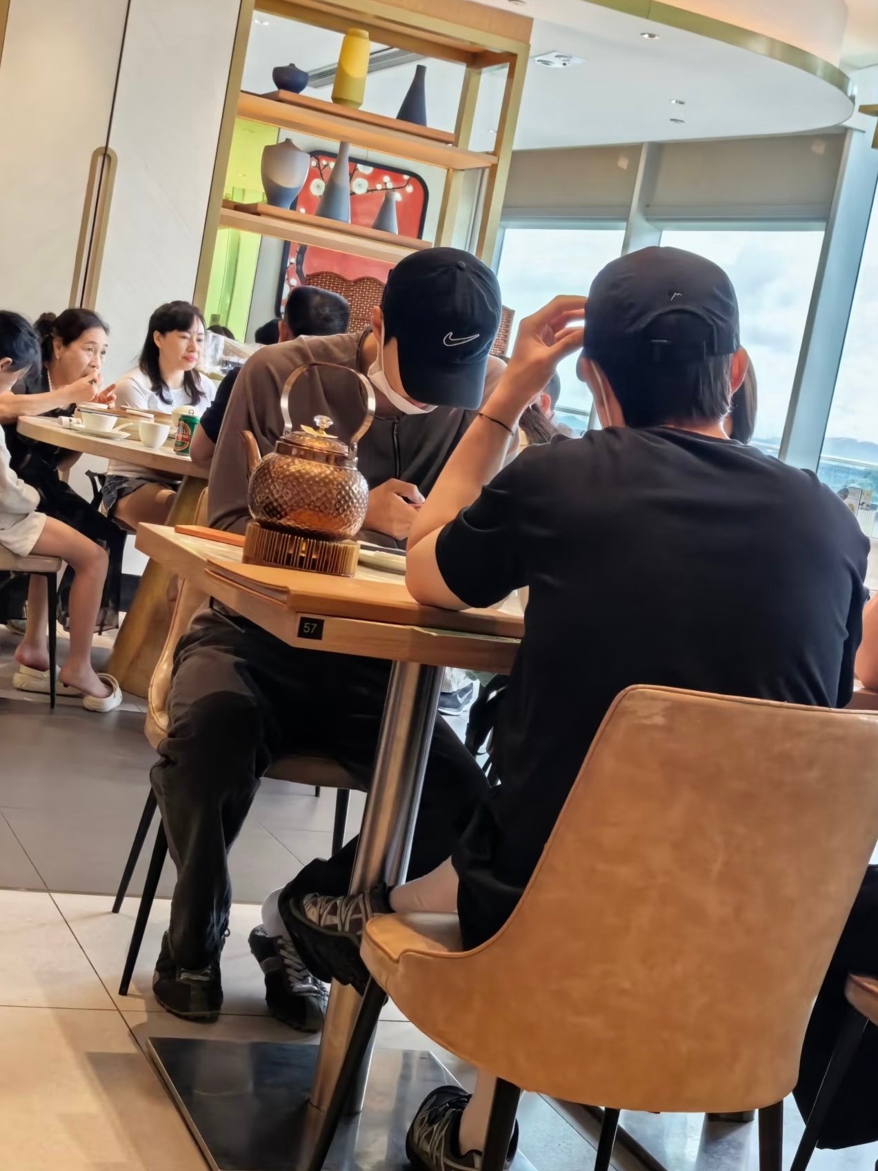 好幸运的偶遇香港偶遇吴世勋香港偶遇吴世勋喝早茶