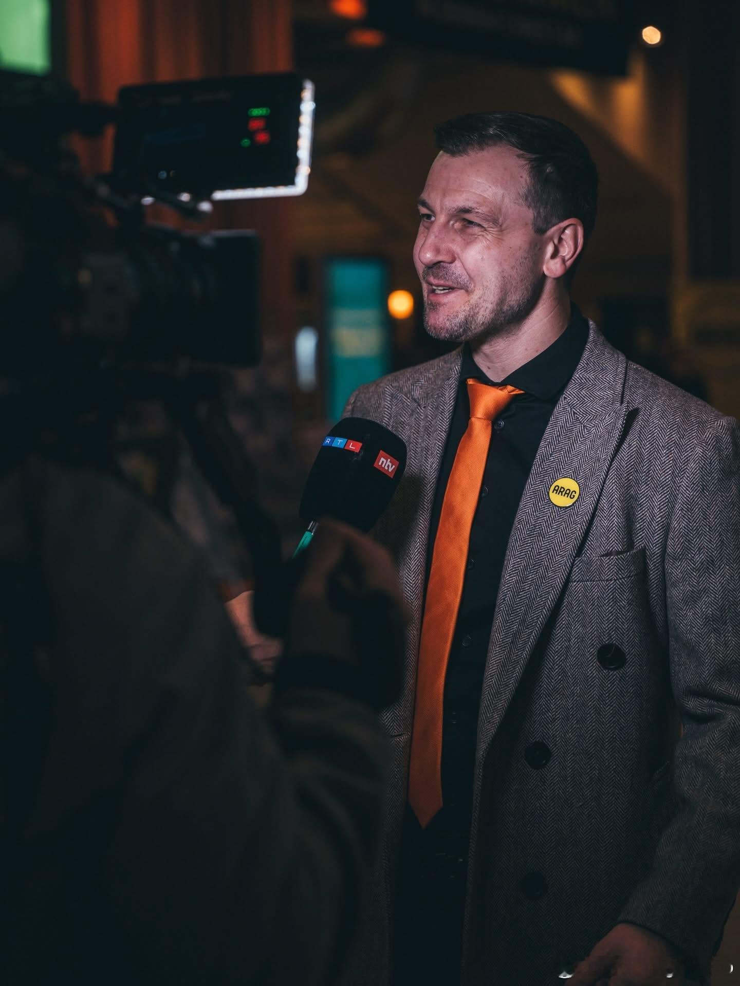 波尔：昨天在杜塞尔多夫的 Cinestar 影院参加了《至尊马蒂》的首映预览，今