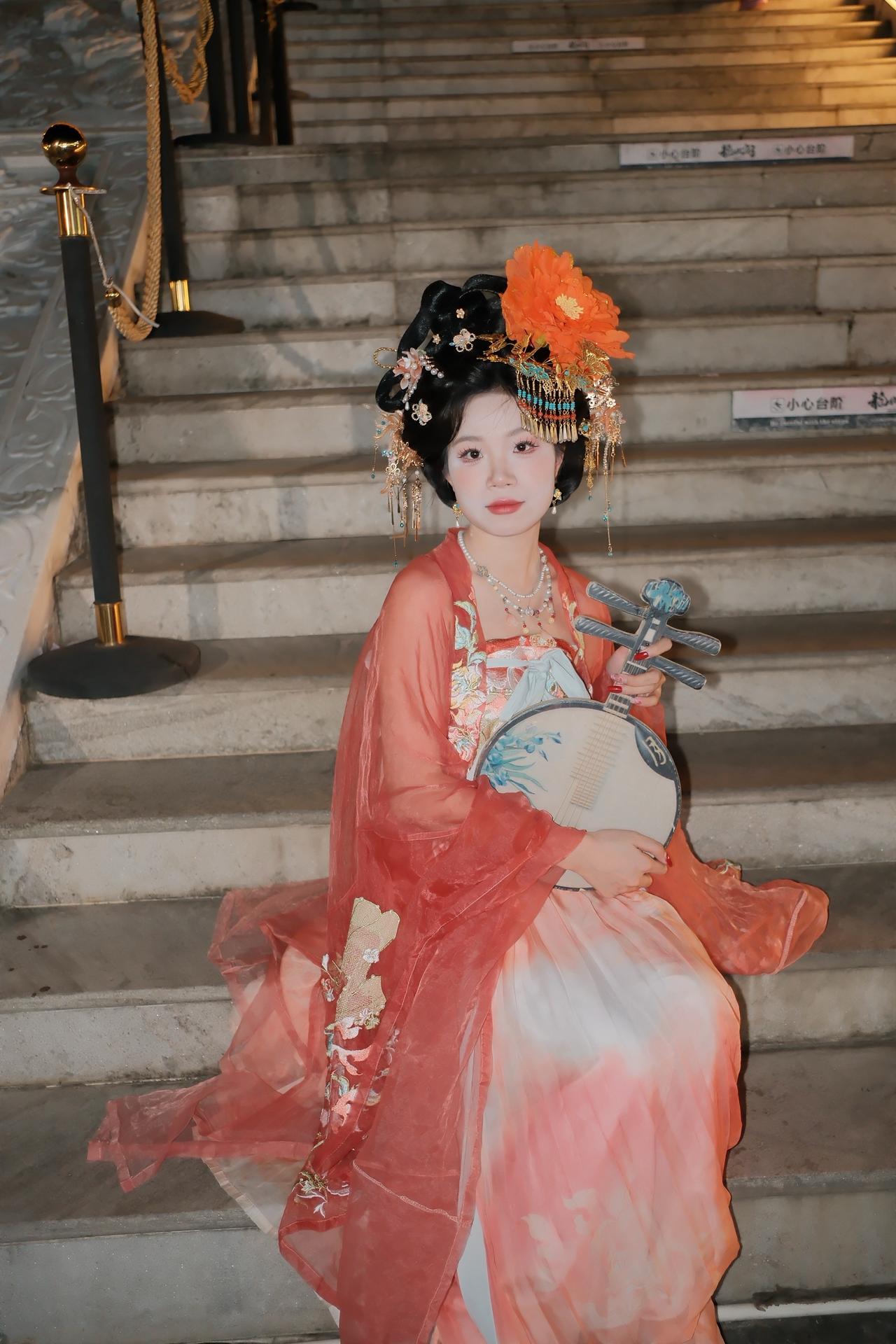 小女子来古镇打卡啦，随拍几张汉服可以有多惊艳 古风人像写真 温柔系古风美人 汉服