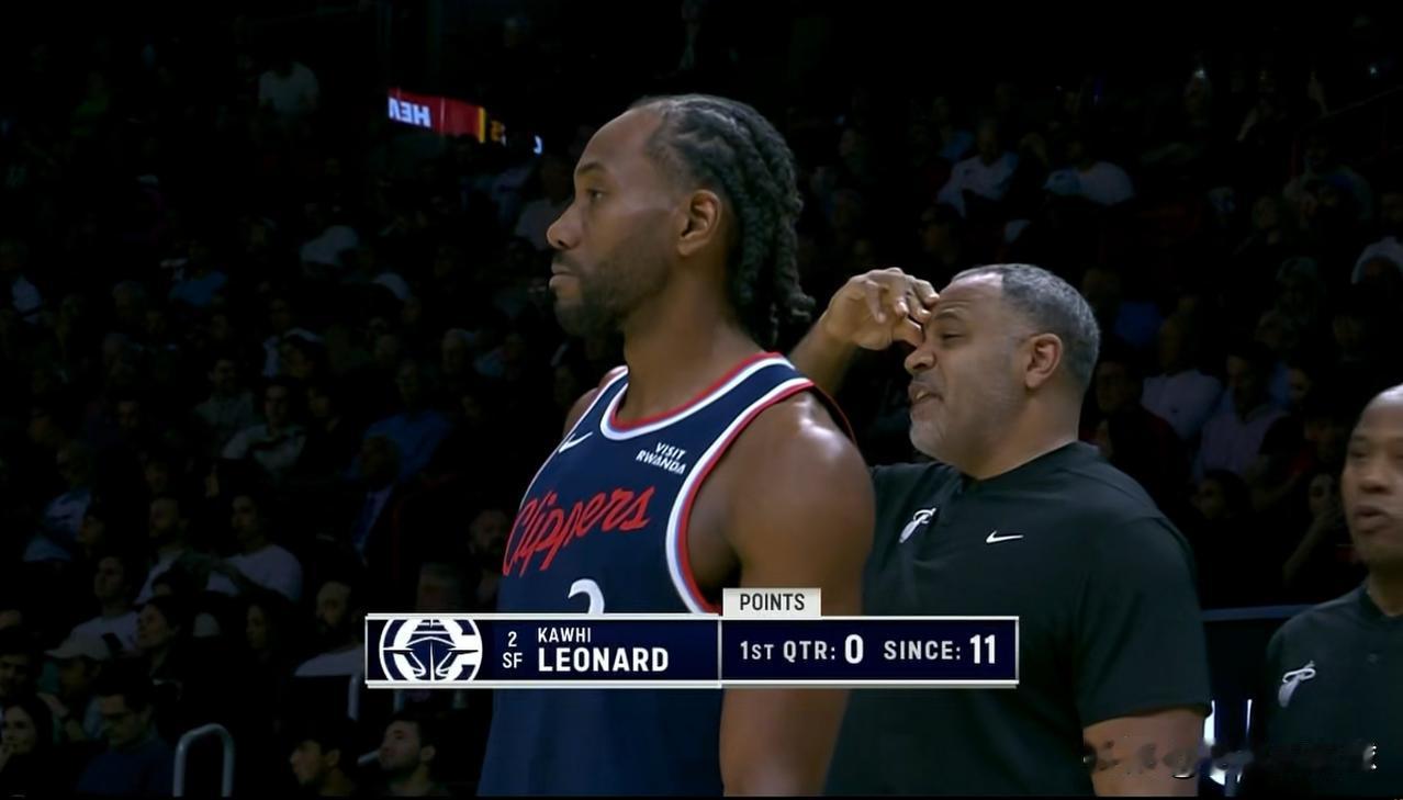 快船超级巨星伦纳德真是太心累了！在今天快船客场挑战热火的上半场比赛中，伦纳德首发