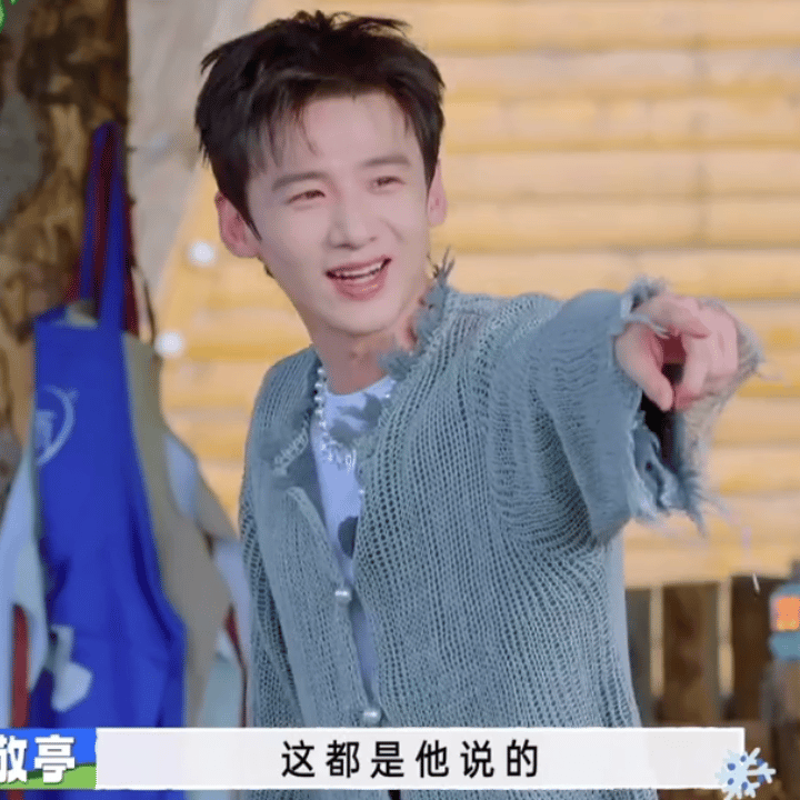 #沈腾喊小白狗白敬亭应声#喜欢看大家逗小亭😃 ​​​