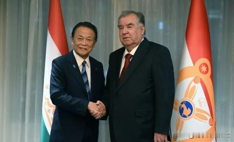 麻生，你有什么资格？

中亚五国总统齐聚日本，将曾经的中俄会谈主场搬到东京，作为