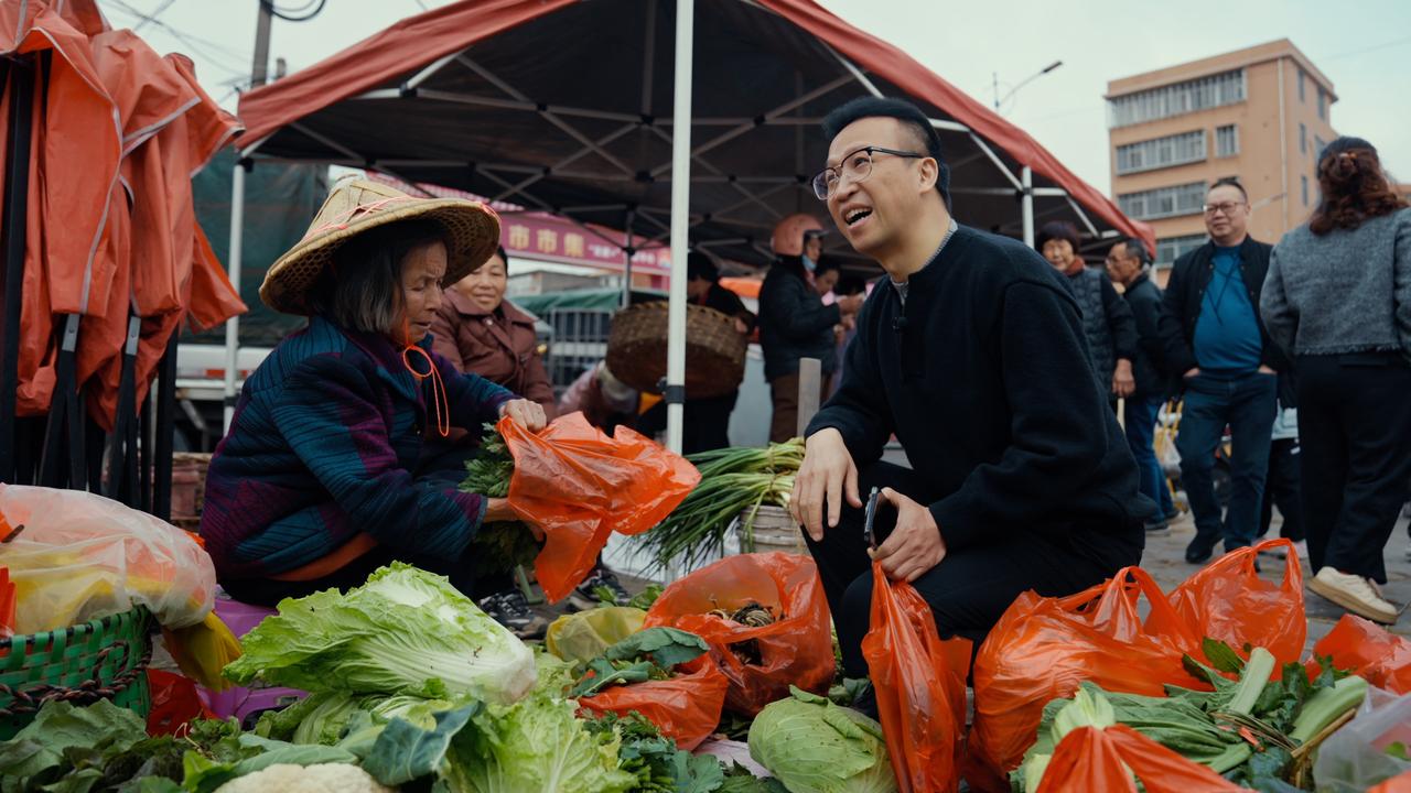 2026年春节，财新传媒副总裁周智琛选择驾乘尊界S800，从深圳驶向泉州的老家，