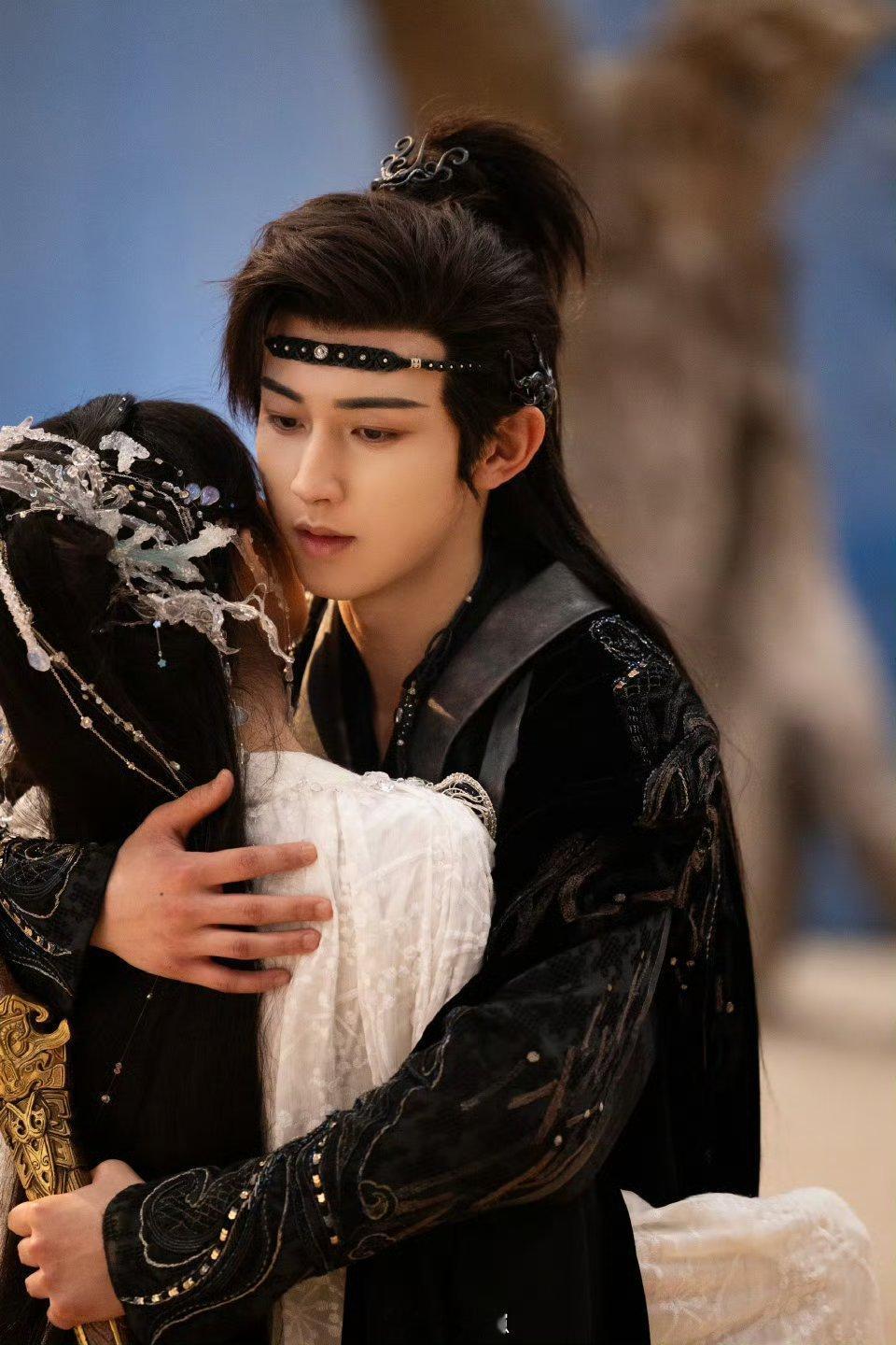 郭俊辰赔我一包纸巾郭俊辰赔我纸巾！《天地剑心》里他演的权如沐哭戏太戳人，破碎感拉