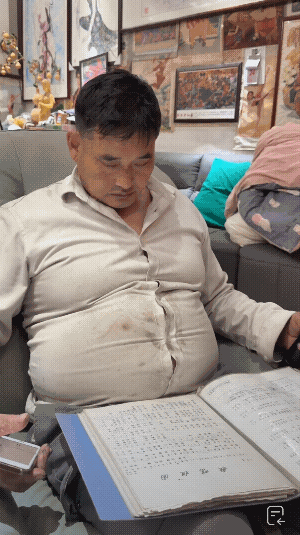 说好的不直播不带货
大衣哥朱之文这是被直播了！[笑哭]
看这状态很乐呵应该是自己