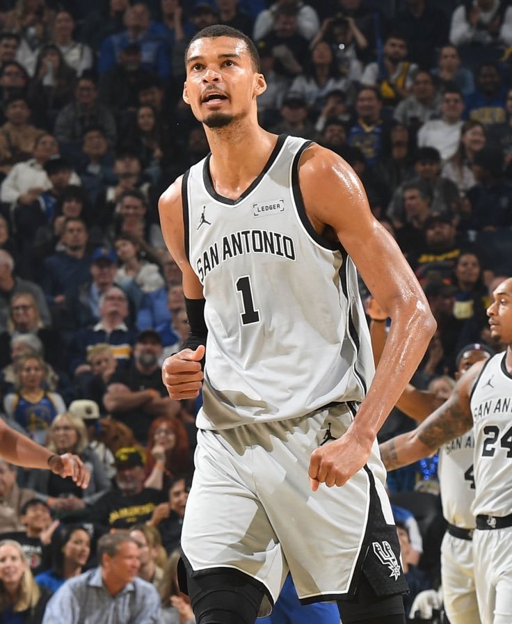 马刺选择在今天背靠背第二晚面对快船的比赛中轮休文班亚马，这场过后，文班想要参与评