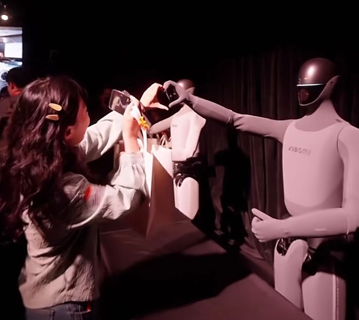 坏了，这家伙还会比心 