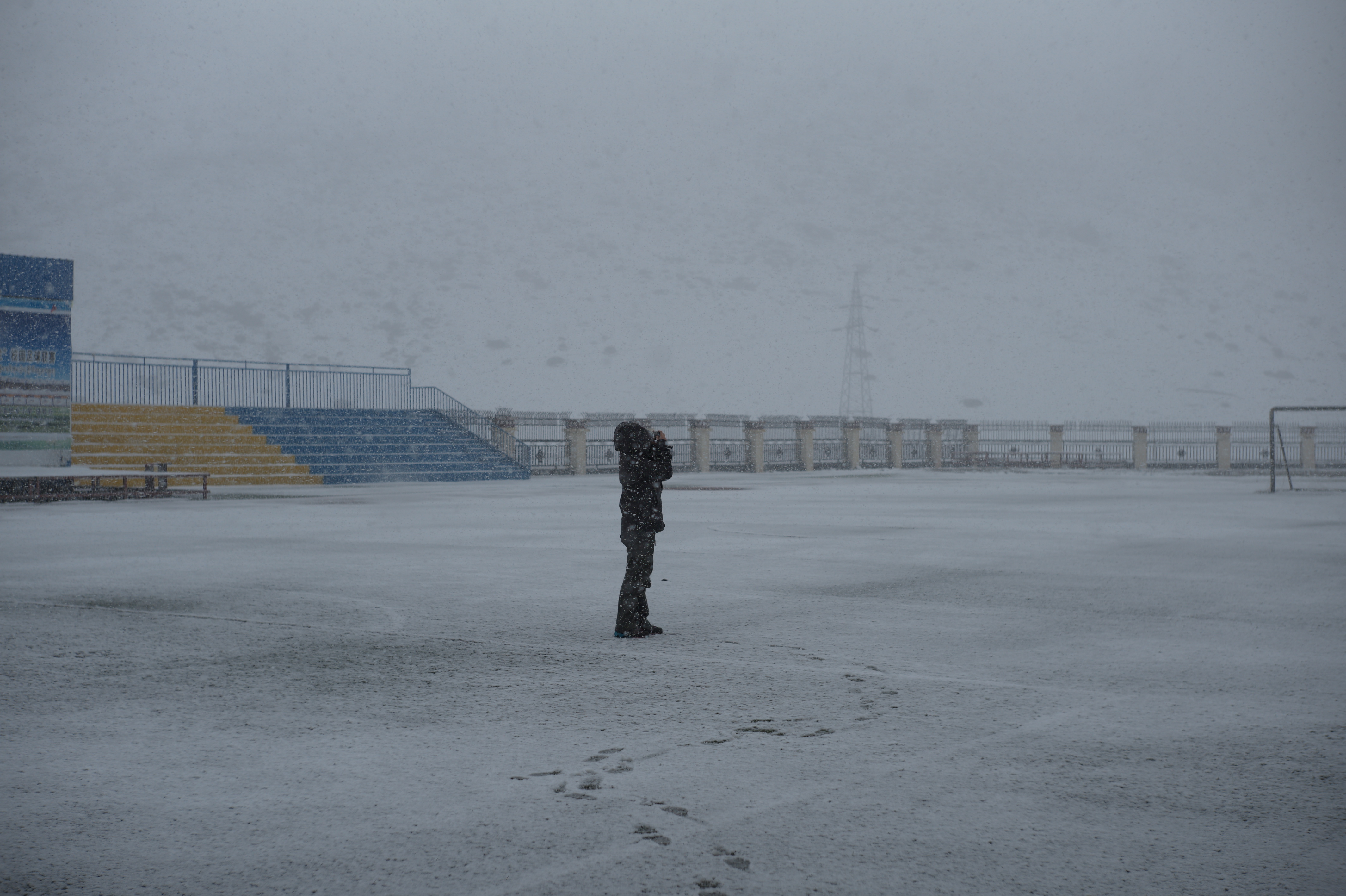 当我站在海拔4600m的暴雪中的足球场⚽️才知道中国足球的灵魂到底在哪里红烧小狮