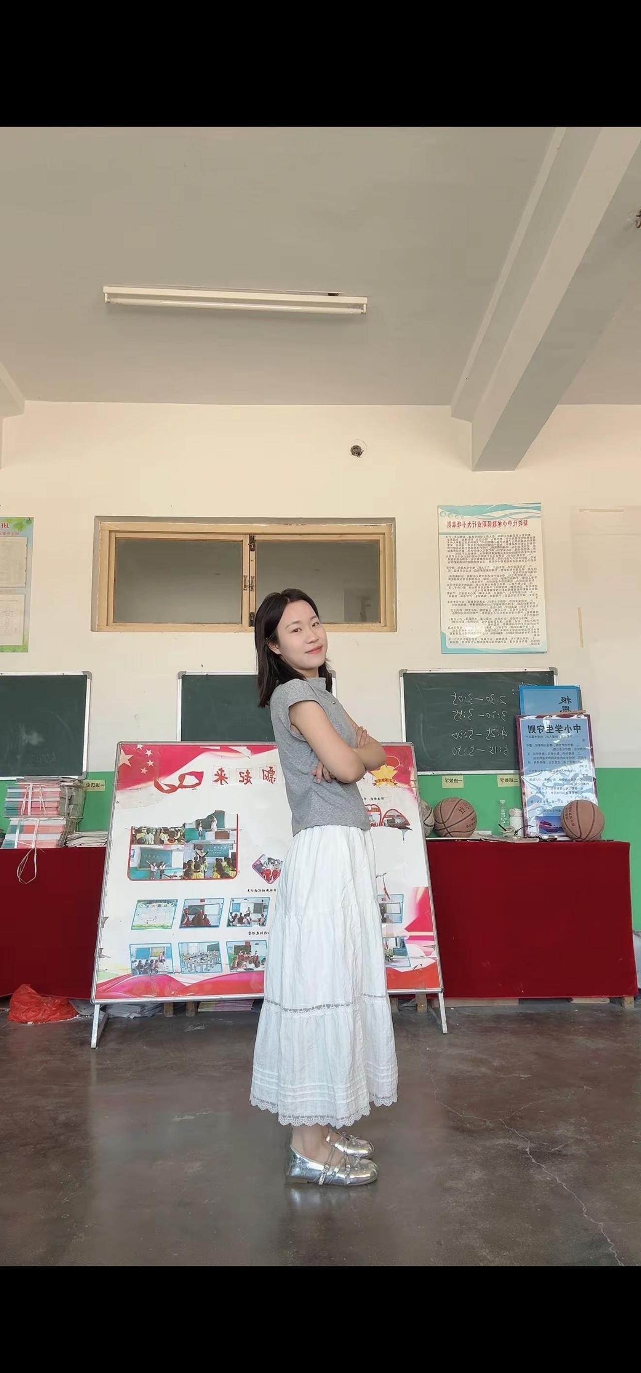 被办公室每个姐姐夸的OOTD.真的每个人都特别好，每次穿好看的衣服都夸我。让我多