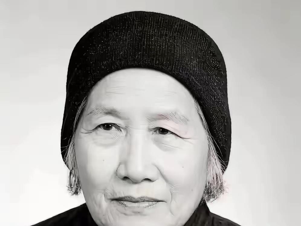 19岁守寡隐姓埋名，她用六十年瞒天过海！一根黑黢黢的晒衣杆，在院子里立了六十年，