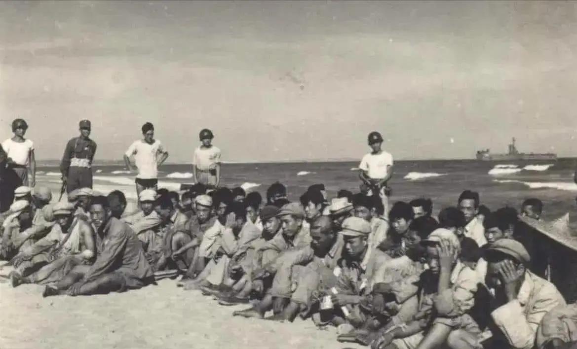 金门战役前线总指挥，作战失利后连降3级，1955年被授予什么军衔

“报告！北面