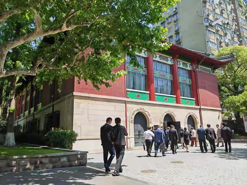 以前大学都是对外开放的，为什么现在呼吁大学对外开放好像捅了马蜂窝？

最近有媒体