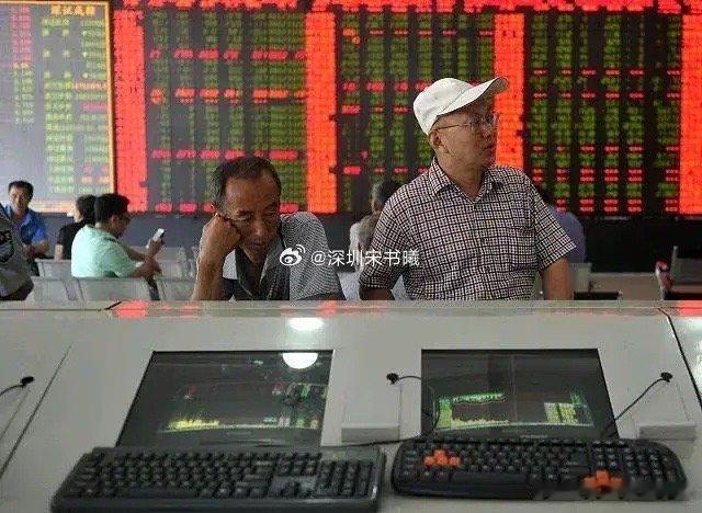 散户炒股有三怕       一是怕主力洗盘和出货，洗盘时一卖就涨，出货时一买就跌
