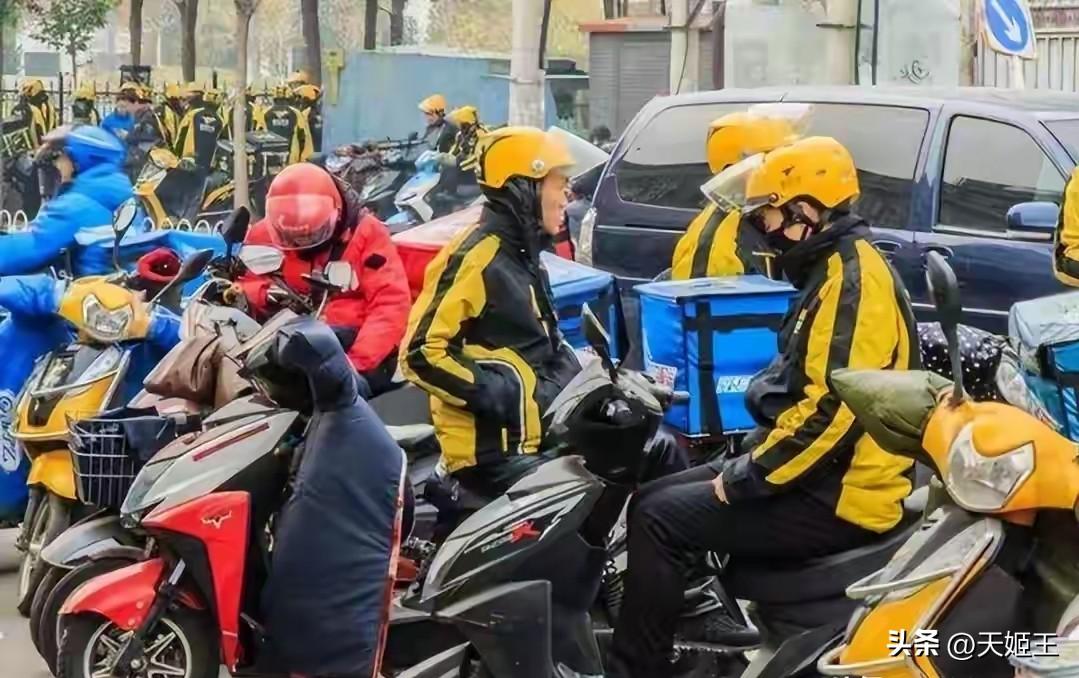 炸裂！从年赚358亿到巨亏234亿，美团一年暴跌近600亿！
折算下来日均狂亏6