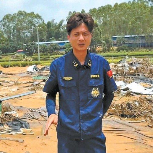 养蛇场近900条蛇出逃他跨省捕获注意安全 西安·华严寺