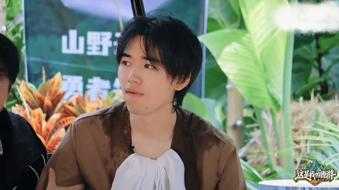 谁还能有时团好哄呢时团内娱第一好哄少年干净通透的模样太难得，快乐无需昂贵代价，遇