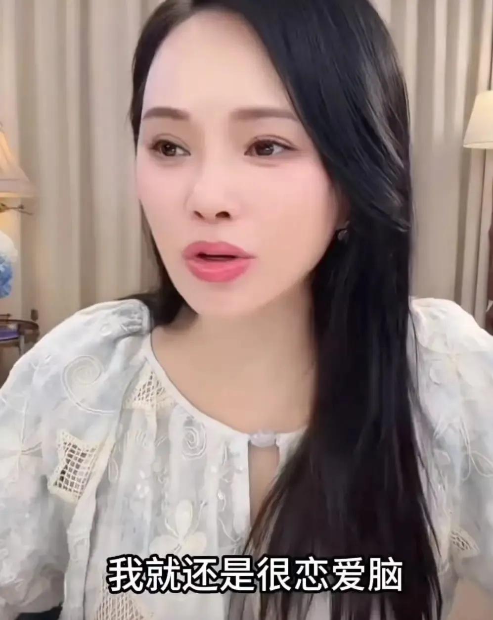 感觉伊能静已经配不上秦昊了，秦昊作品越来越多，人越来越帅，伊能静50多了还是恋爱