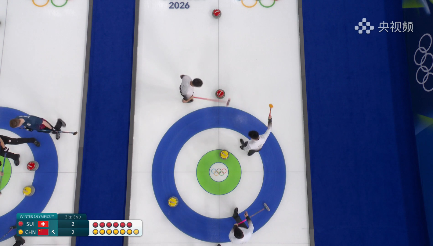 第三局中国显然改了战术，直接进营+1抢旋 