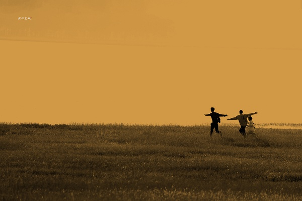 朱志鑫站姐发了《撒野》的新路透，这剧还能抬上来吗？愚人节站姐团建