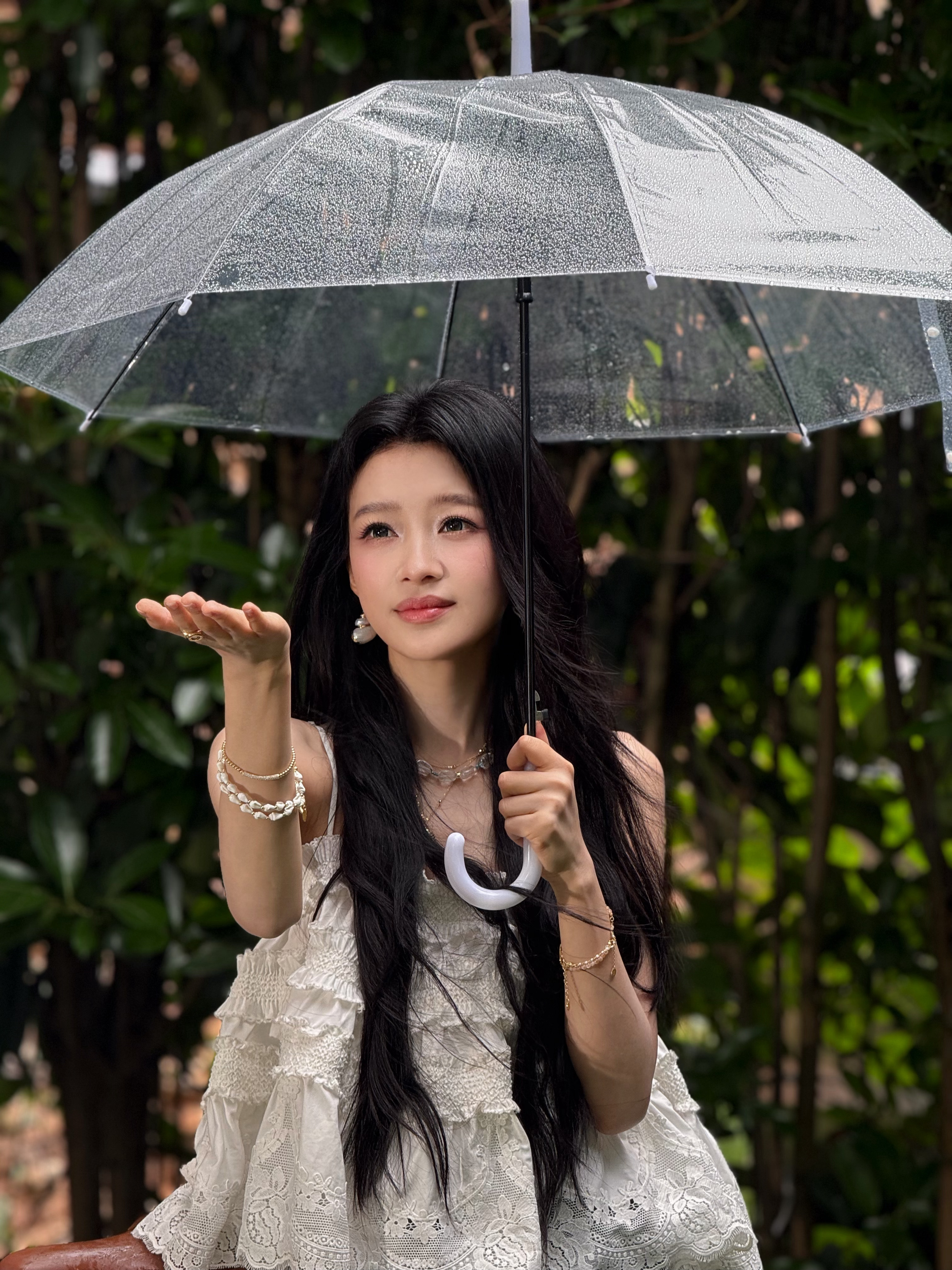 孙怡内核很适合花少的主旨集体出行琐碎事情多，孙怡愿意主动搭把手，心态简单随和，坐
