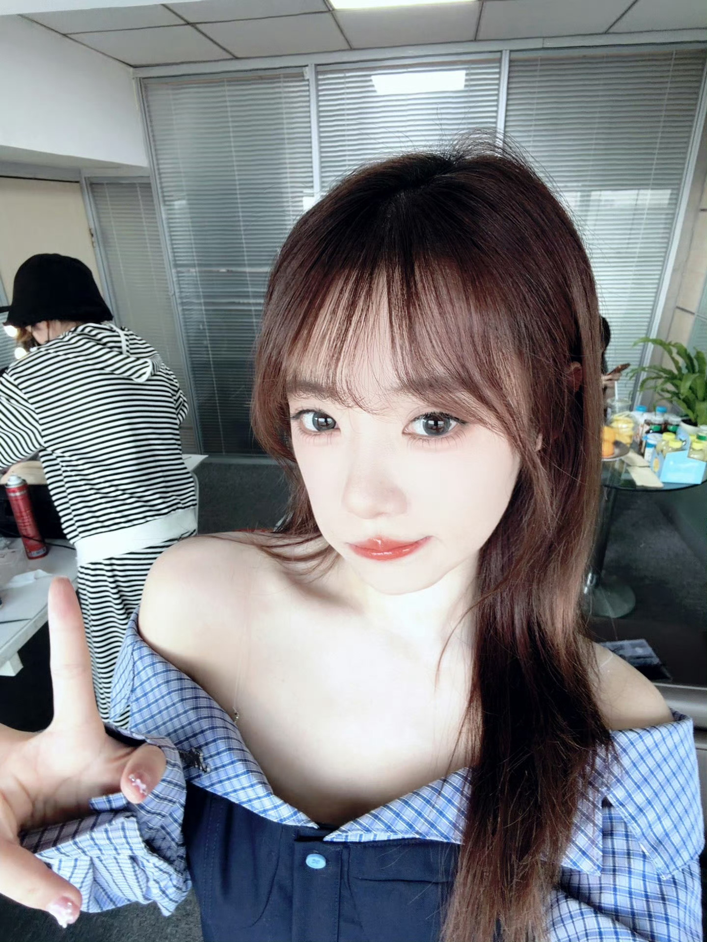 小钰 体面小钰这段时间不露面不发言，忍受一切网友谩骂，什么老乡鸡都来了，闺蜜爆了