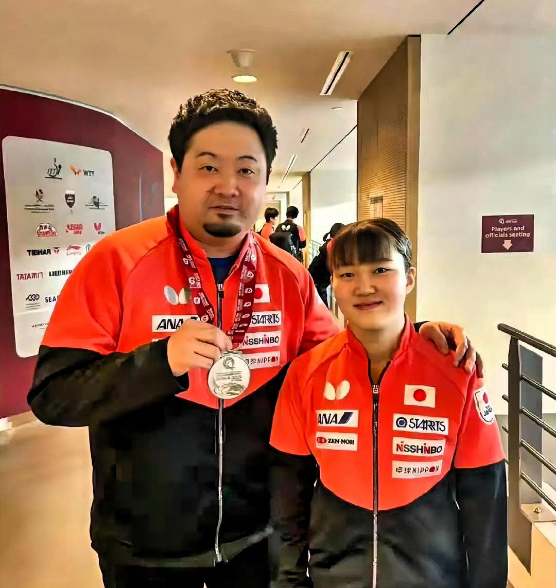 大藤沙月重庆冠军赛登顶，最该感谢的三个人：

1、父亲，大藤沙月的启蒙老师和幼时