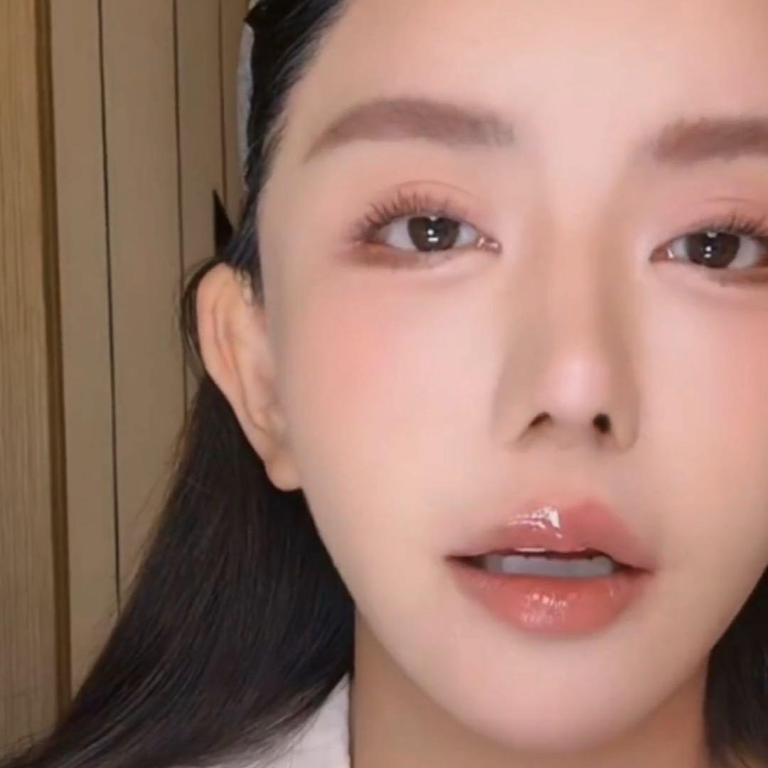 手术单前拒签字，韩安冉的痛：感情能演戏，责任装不来
 
韩安冉这波直播爆料真是让