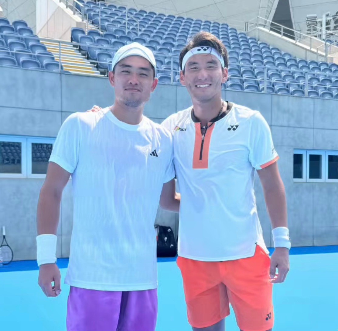 ATP林肯挑战赛第二轮中国德比，布云朝克特6-4/6-4击败吴易昺，取得国际赛场