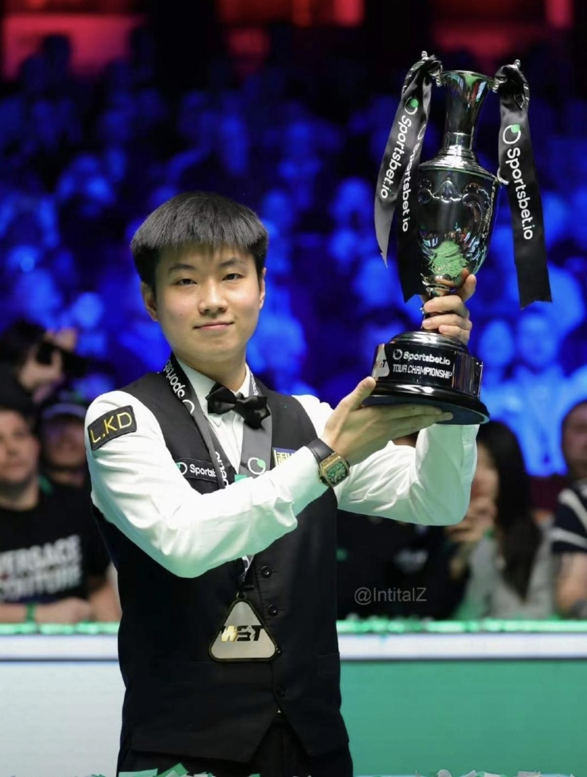 简单查了一下赵心童，
不查不知道，
一查才发现他这一“赵公子”的名号，不是一般的