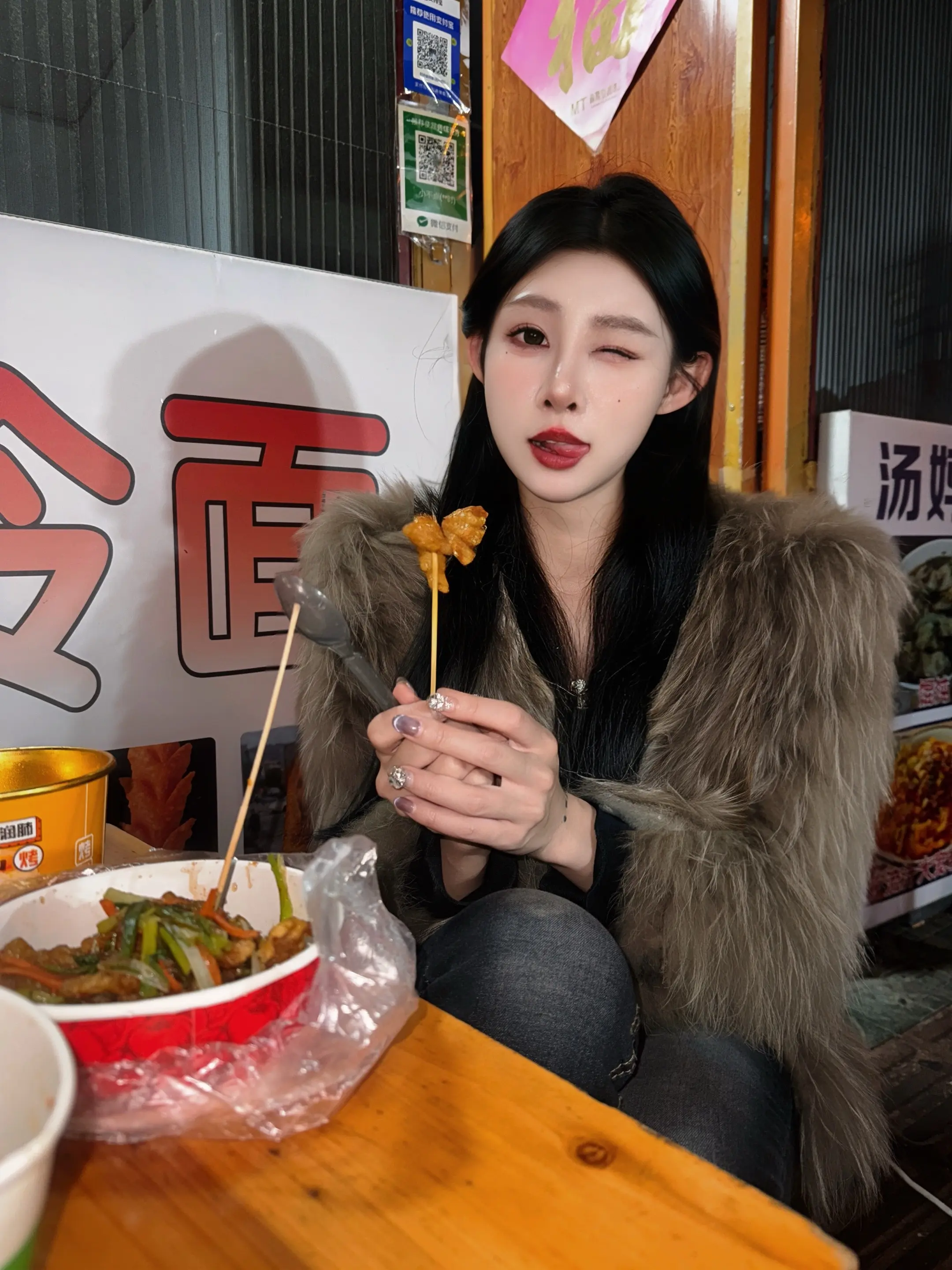 没办法嘛 大半夜饿的睡不着嘛