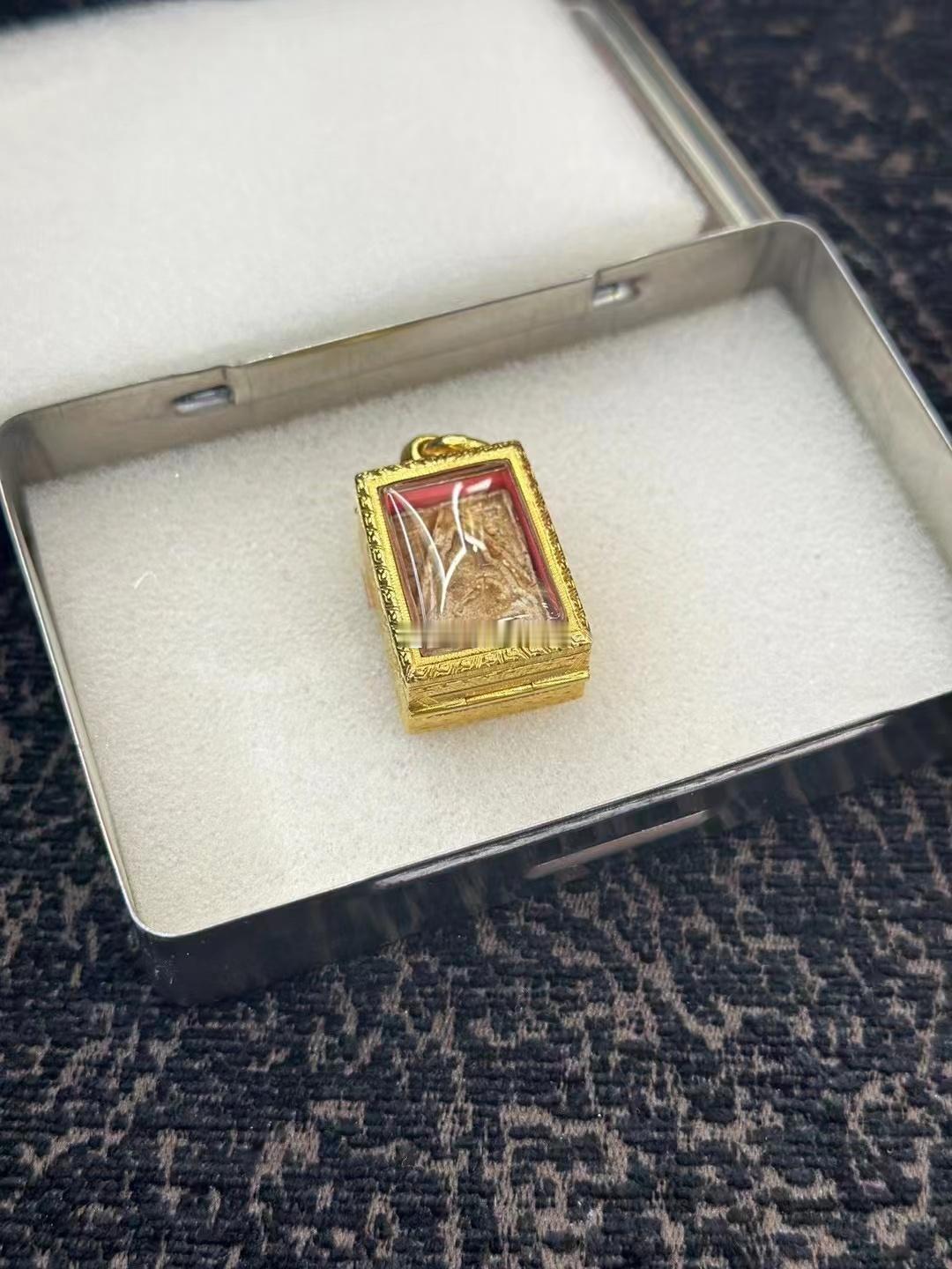 收入一枚网红主播都请泰牌收藏饰品