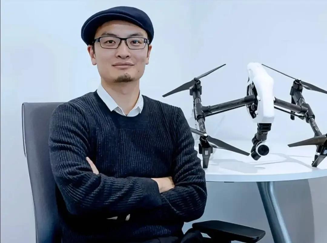 一直很低调的大疆创始人汪滔，最近接受了采访，信息量很大。去年大疆营收800多亿，