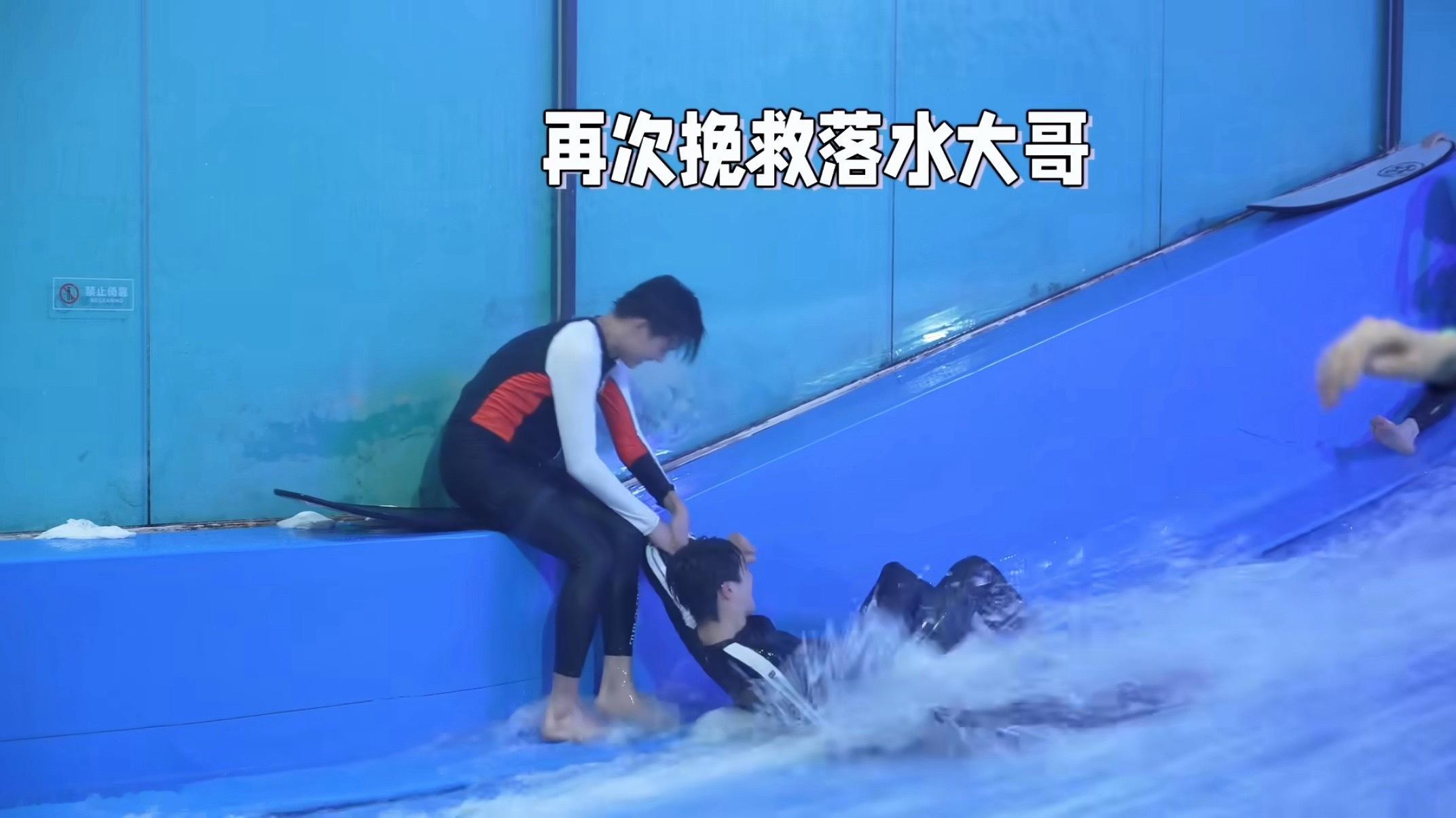合理怀疑时代峰峻就是故意的。明知我们最不喜欢“大哥” ，明明可以叫阿志、叫志鑫，