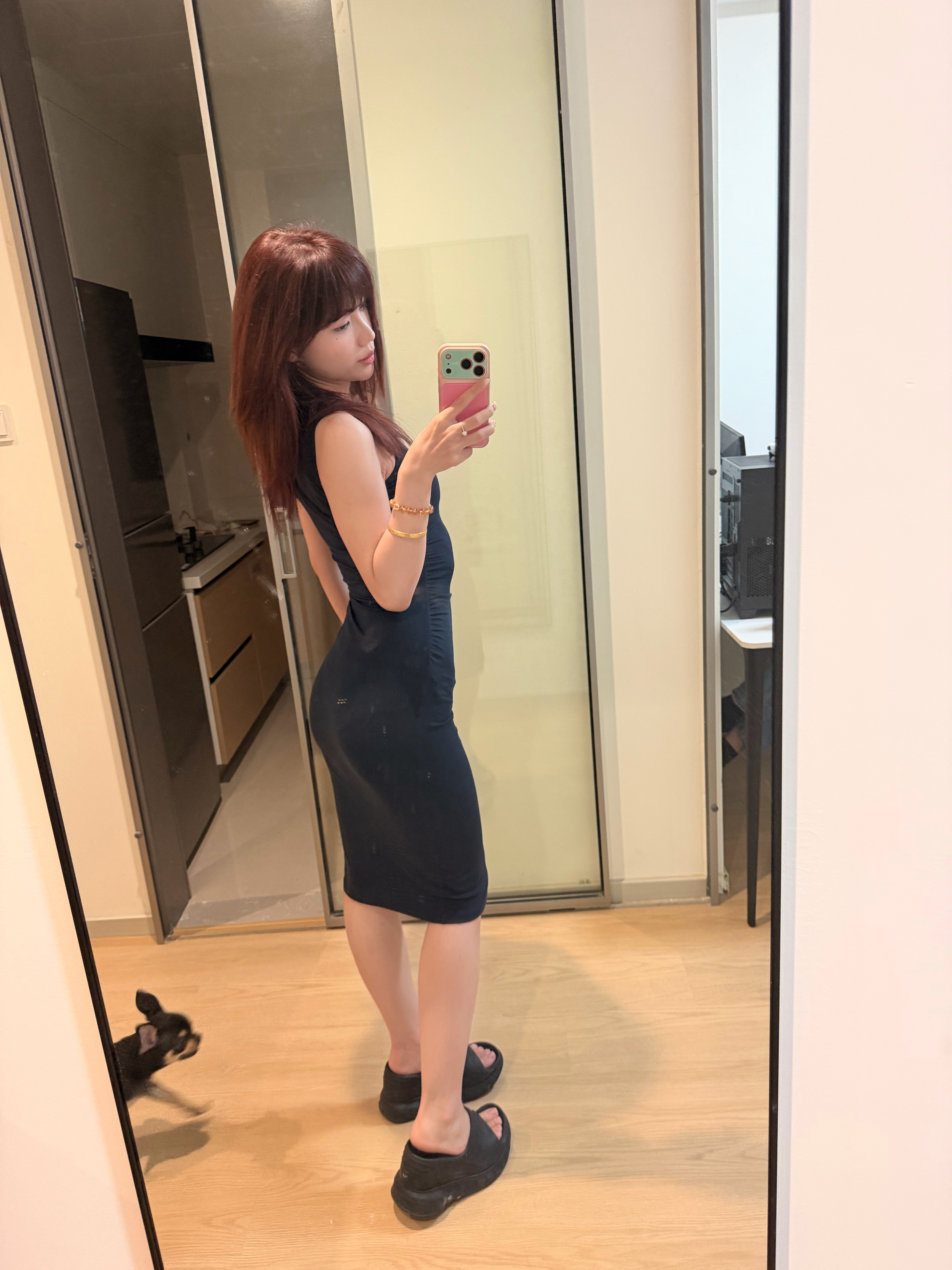 我朋友说她也买了同款裙子要等15天预售哈哈哈哈我一个星期之前买的 