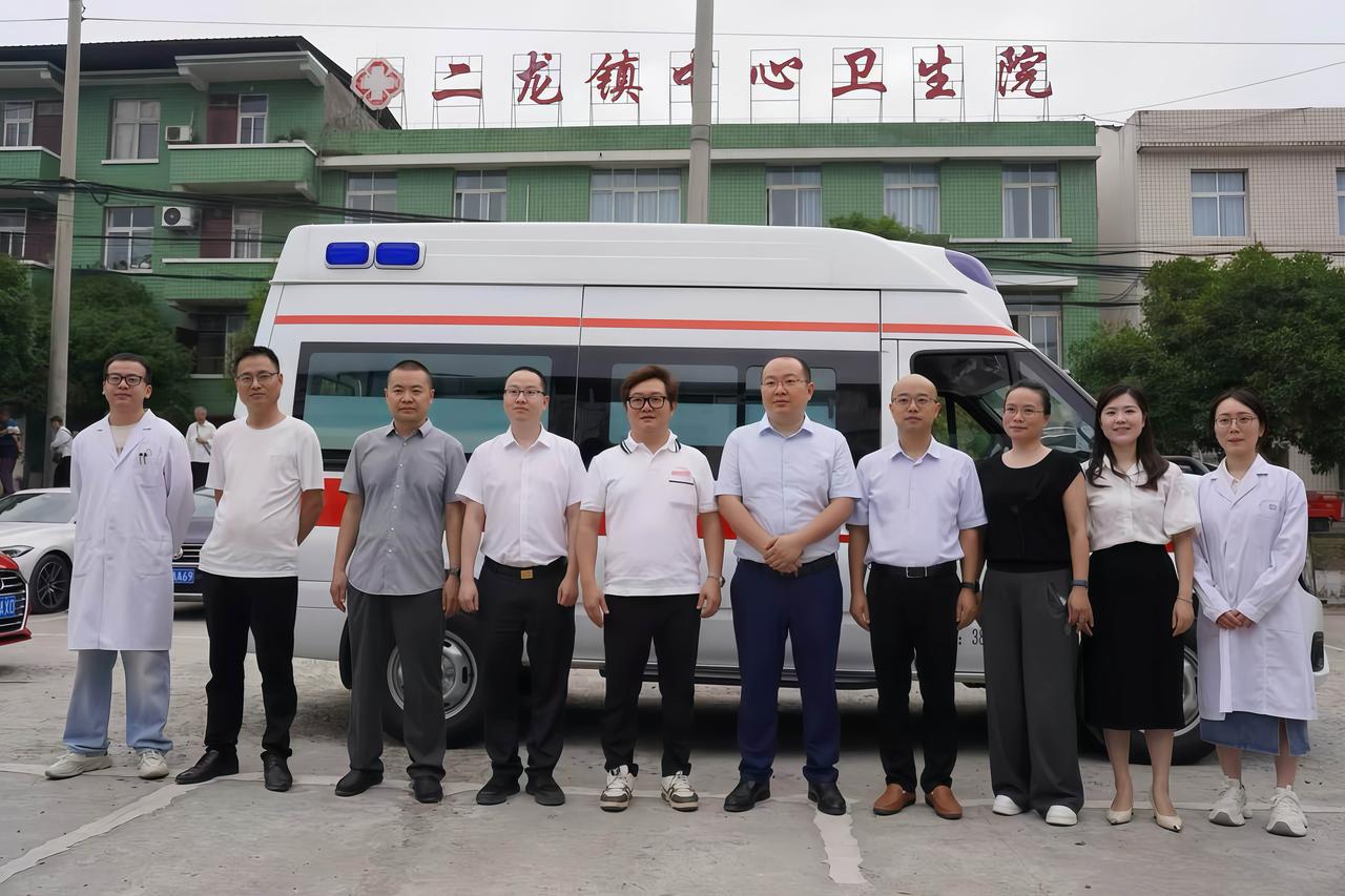 ［快讯］阆中爱心企业捐救护车 筑牢乡村急救防线

近日，阆中多圆文化创意有限公司