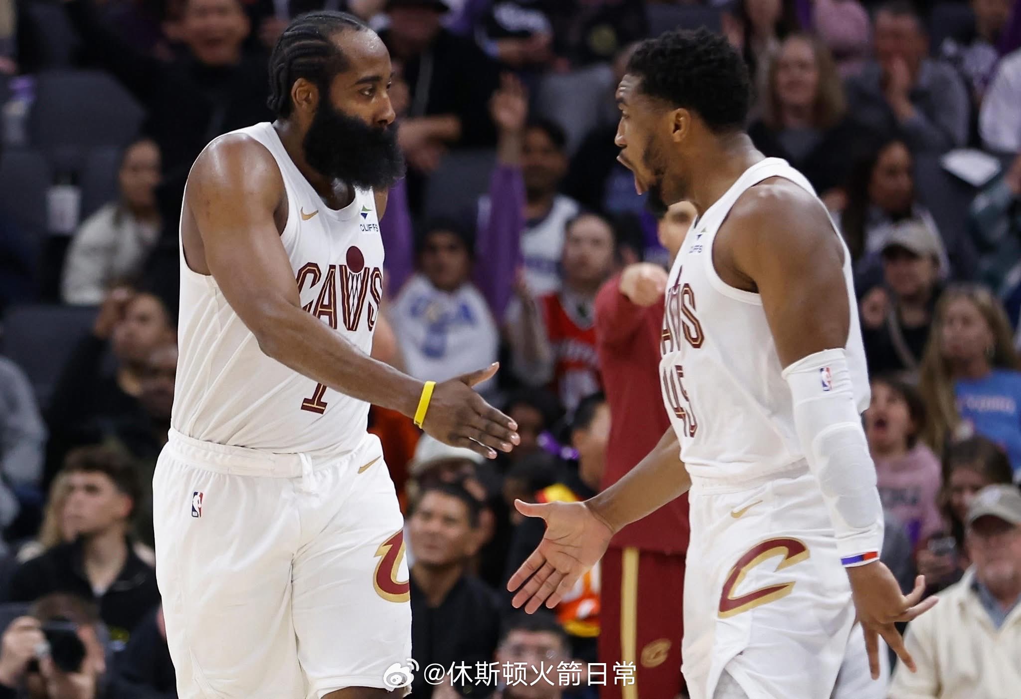 哈登表示，他感觉骑士距离成为一支总冠军球队“很近了”。然后他被问到，上一次对自己