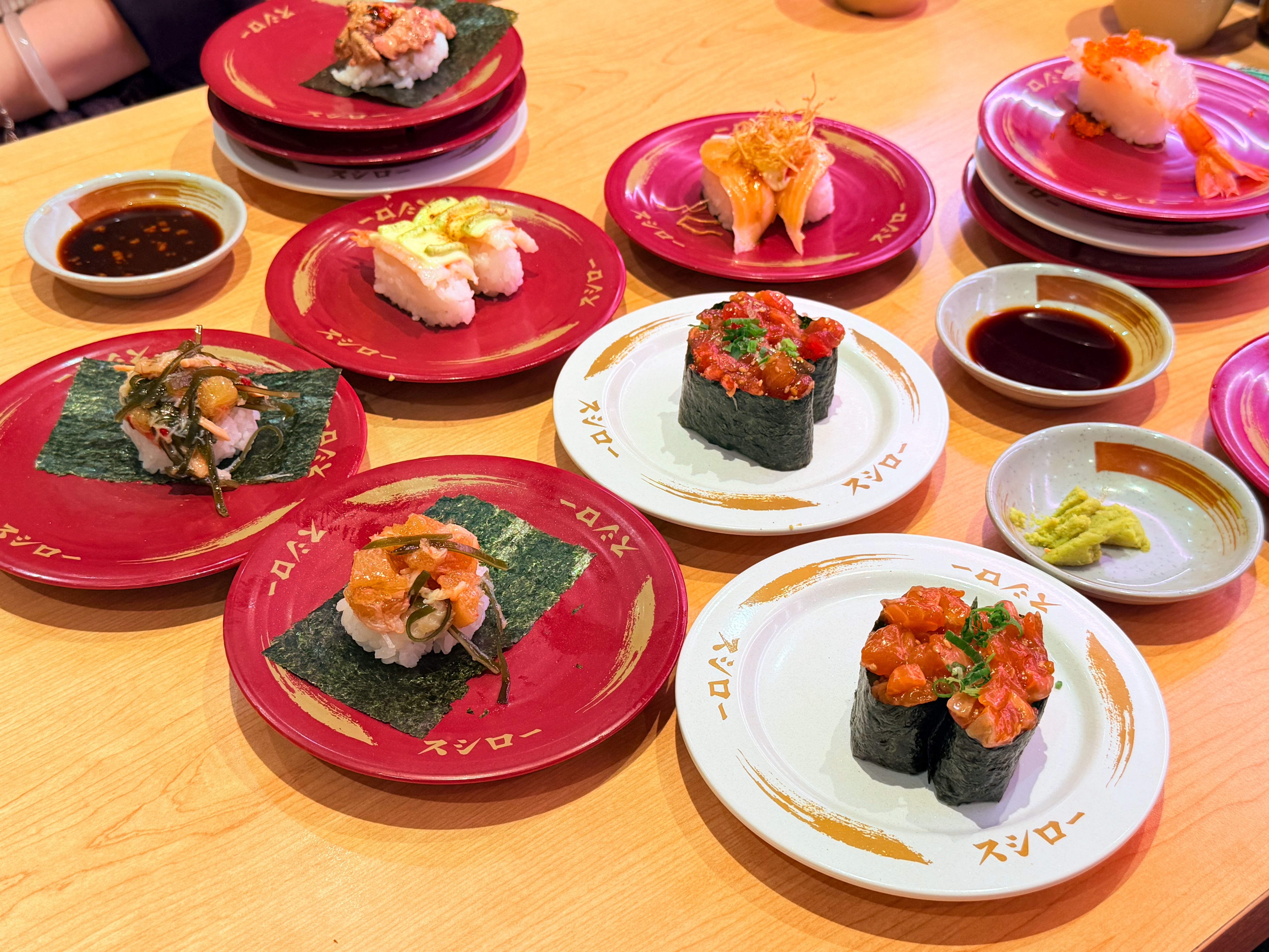 寿司郎小肌鱼 老实说…身为寿司郎常客哈，这么多好吃的！为什么要执着小肌鱼呀，真的